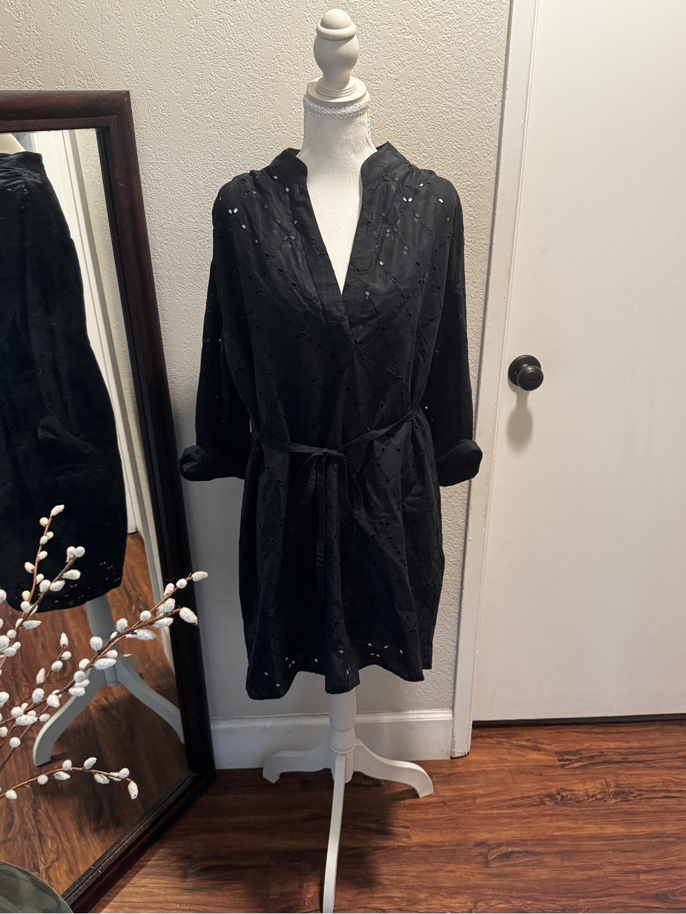 NWT Banana Republic Black Embroidered Eyelet Long Sleeve Dress Size Large